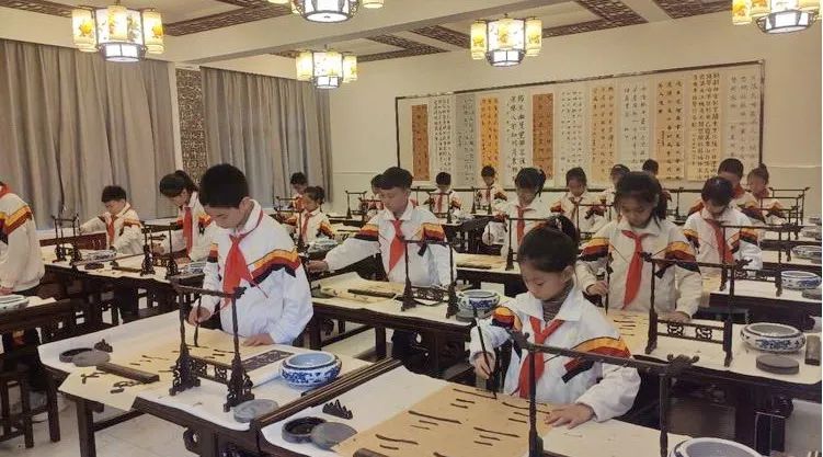 广信区第一小学戏曲社团,小学多彩社团要不要参加