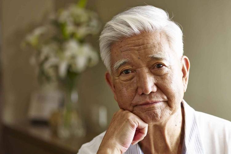 老年斑为什么会越来越大颜色变深,年轻长老年斑的原因以及解决方案