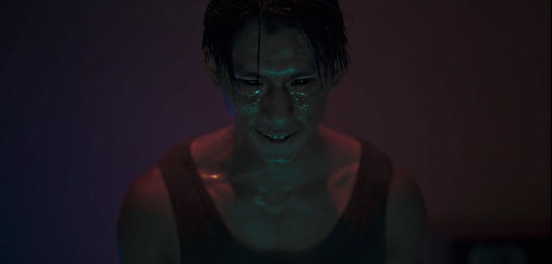 白发老妇在血色中“一夜回春”?通过杀戮释放欲望,只能说太奇葩