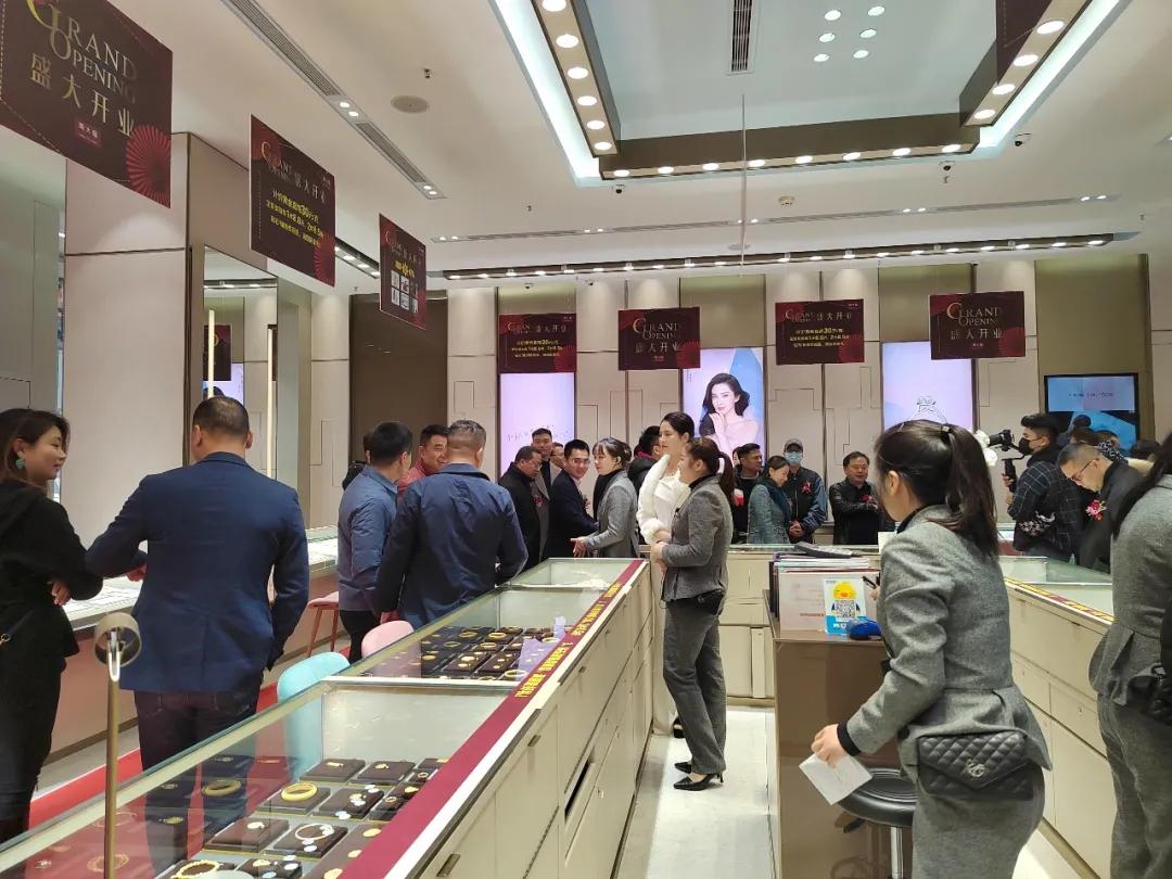 周大福荣耀珠宝新店开业,热烈祝贺金嘉福珠宝盛大开业