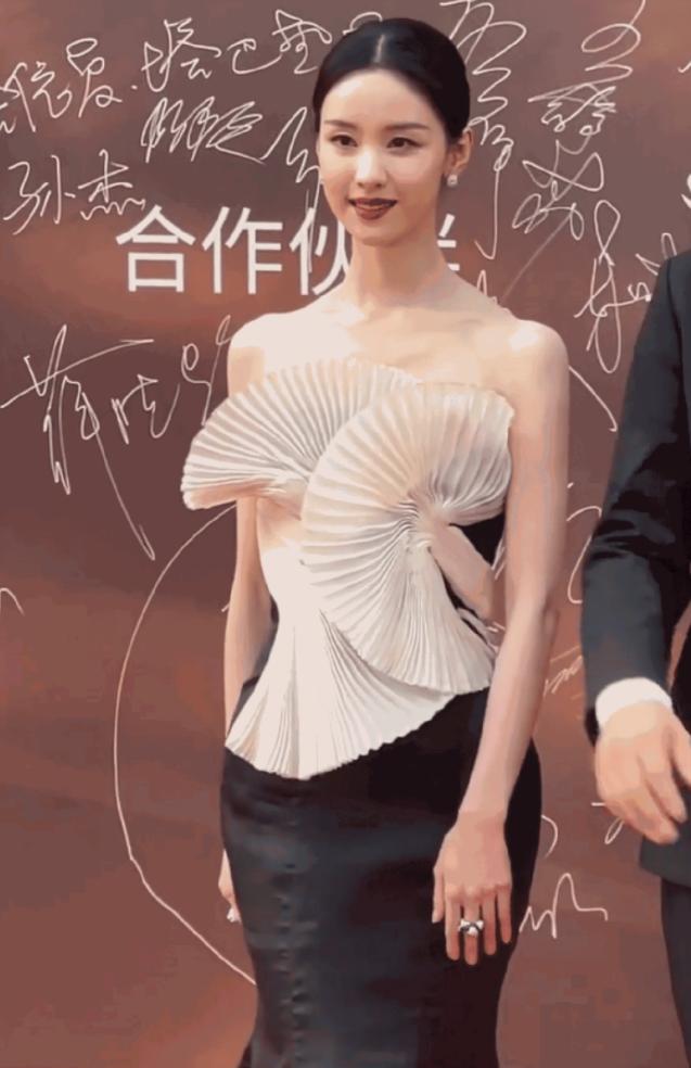 关晓彤于文文同框,于文文和关晓彤同框