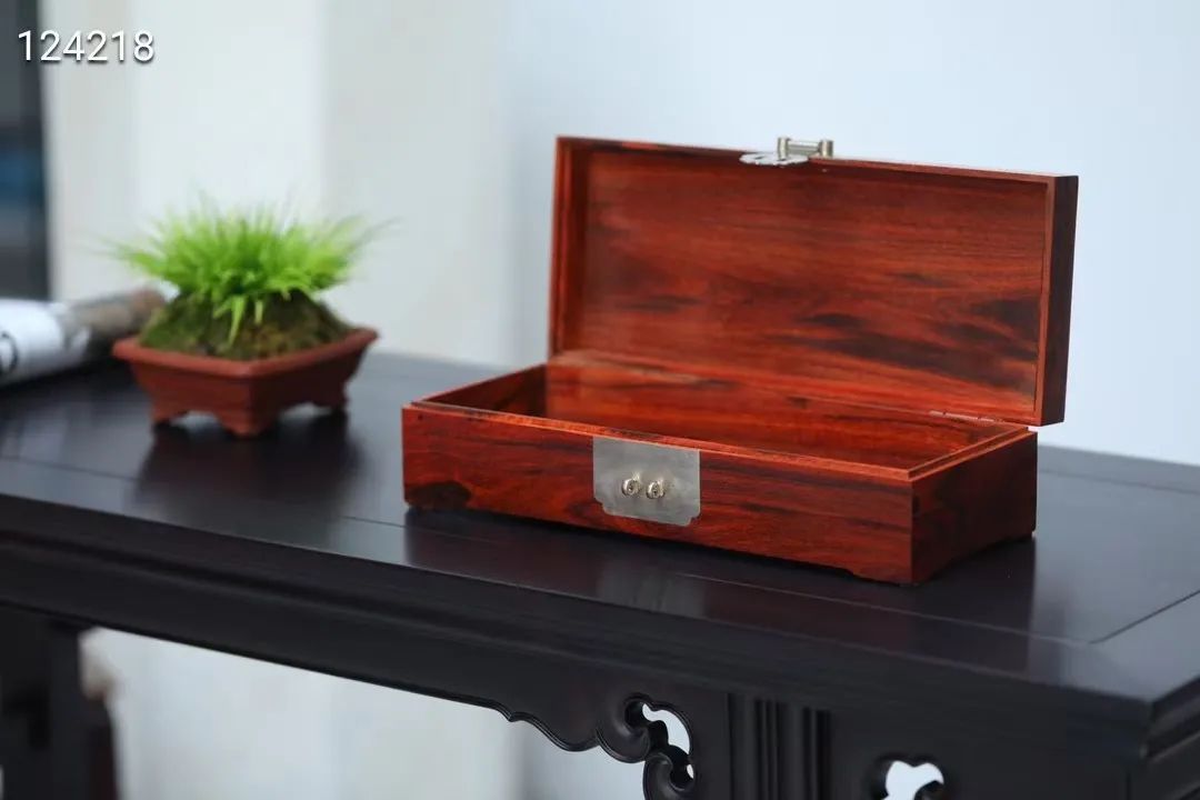 老木雕佛像如何保养不开裂,小叶紫檀木头开裂了怎么修复