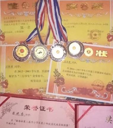 云南小伙坚守17年为学生圆足球梦,励志少年足球梦