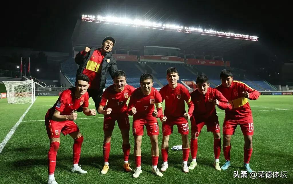 李铁绝食寻死拒绝配合，李璇：敬告球迷去查一查陈戌源他儿子在哪