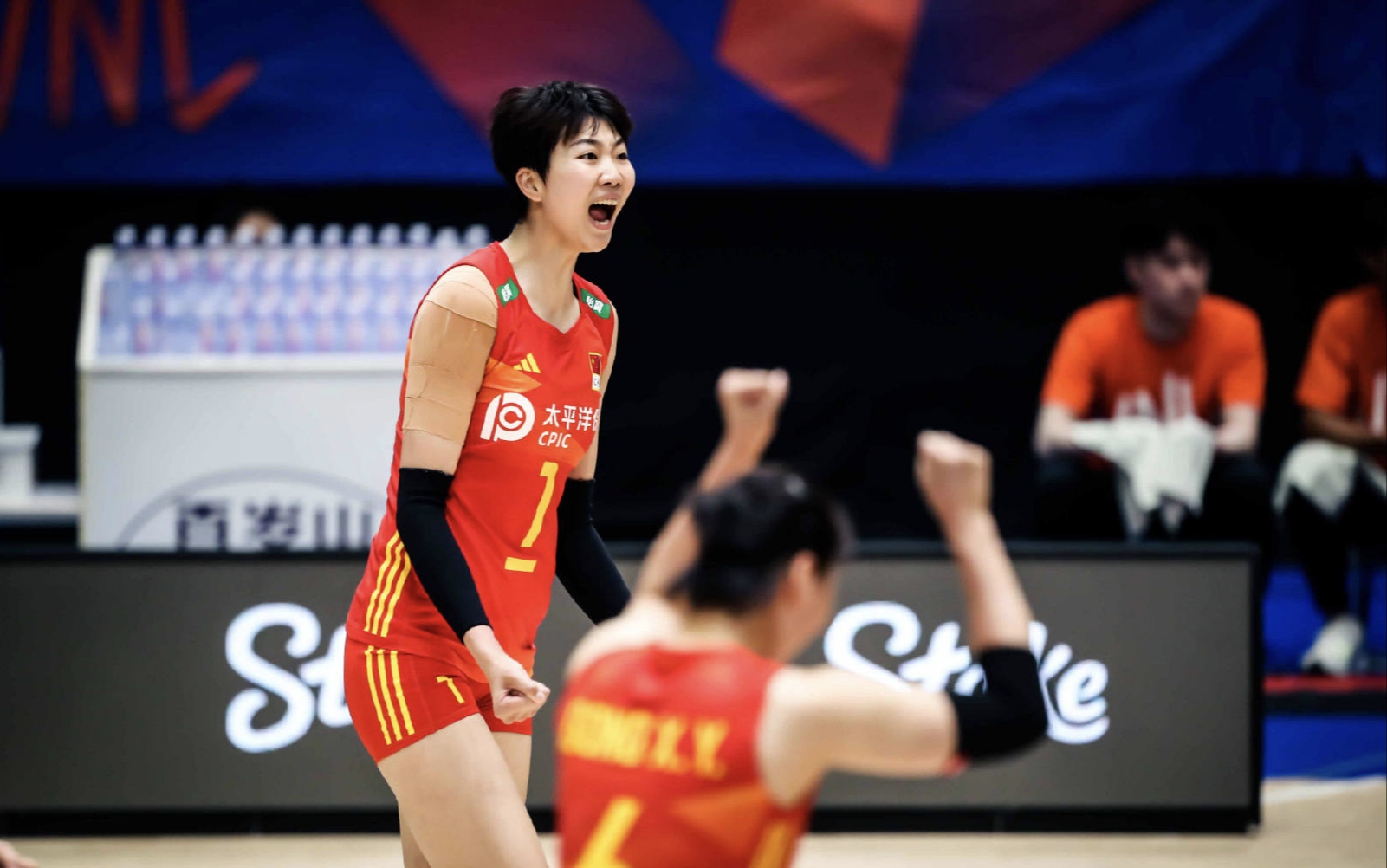 王梦洁不再被谩骂!裁判2次突然暂停立功,王云蕗5连发表情冷漠