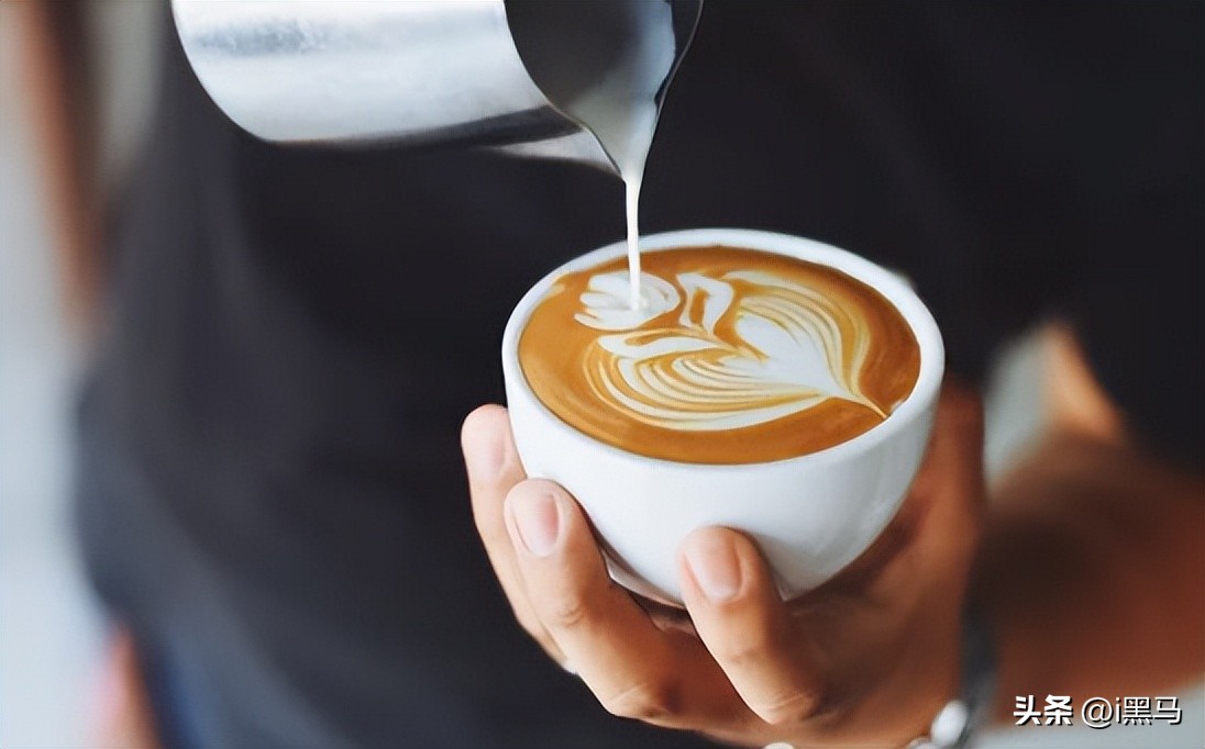 咖啡下沉市场激战：瑞幸、蜜雪冰城、库迪贴身肉搏