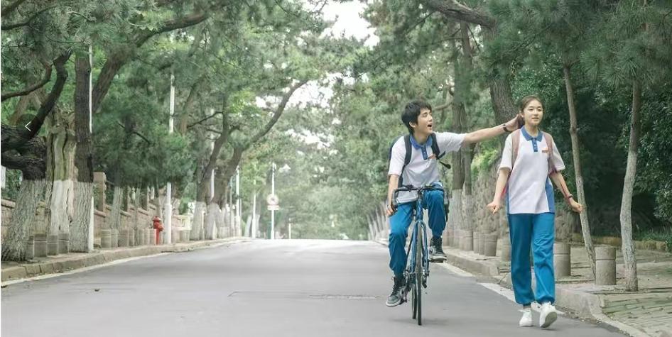 深圳校服最新版本,深圳校服被评为中国最好看的校服