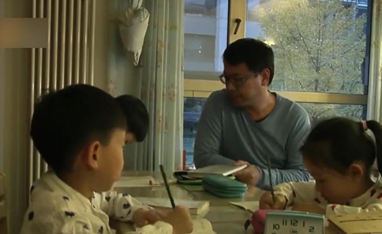 20岁小伙爱上39多岁女老板后续,19小伙子爱上大18岁女老板