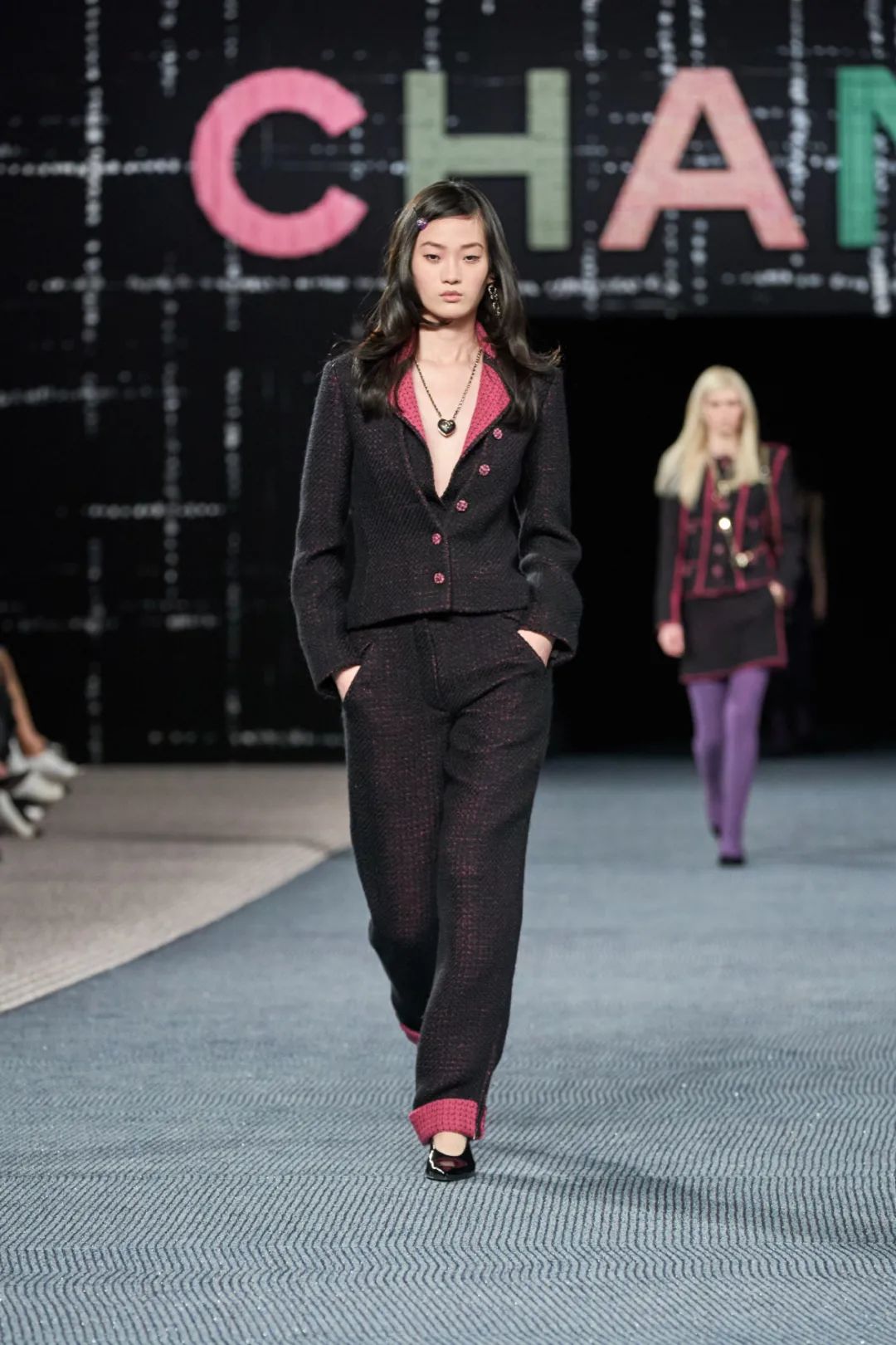 香奈儿2021春夏时装秀面料,香奈儿2022秋冬时装秀舞台分析