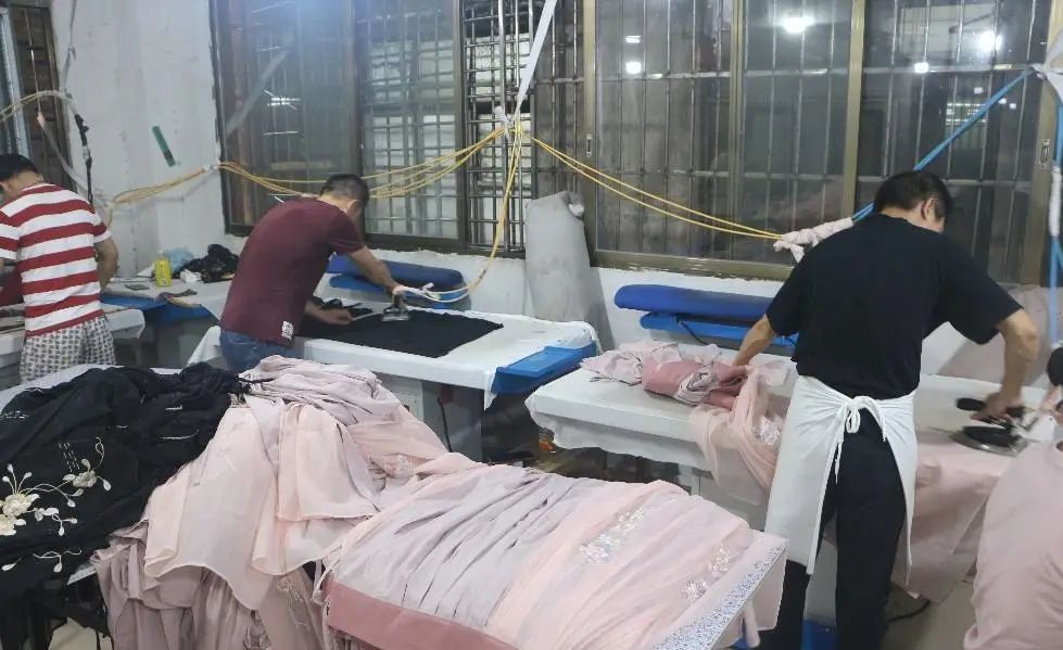 成都掌柜和他的“汉服围城”