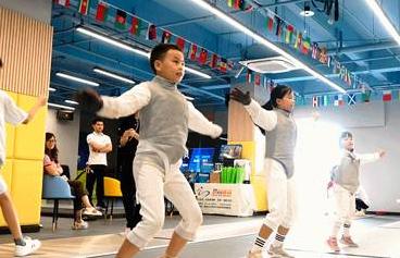 儿童击剑运动员下肢力量训练,少儿运动击剑