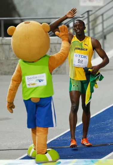 尤塞恩博尔特4x100米接力纪录,尤塞恩博尔特08年奥运会200米