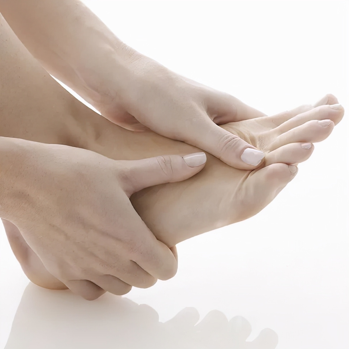 艾叶花椒生姜泡脚祛寒湿还是湿热,用什么药泡脚能把人体寒湿排出来