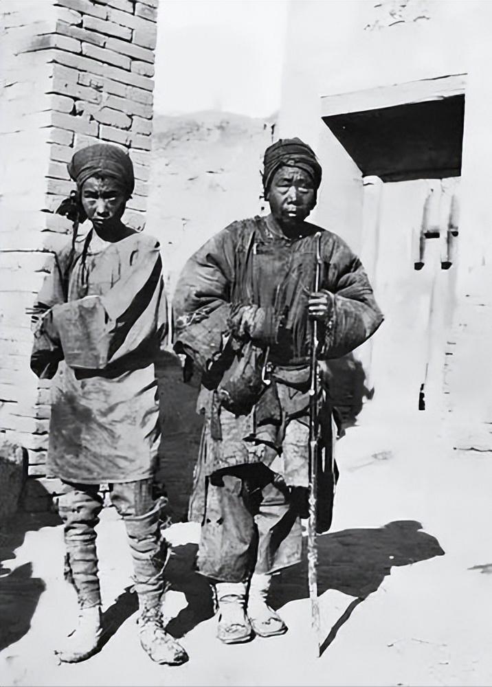 两个兵王叛逃，与一千多军警对峙3天，放大火烧山才将他俩制服！