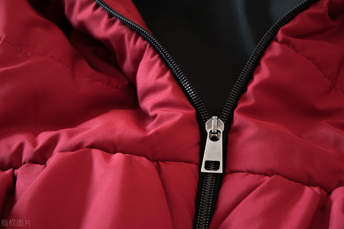 羽绒服不可干洗正确清洗方法,羽绒服正确清洗方法手洗或是干洗