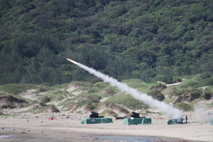 剑指中国，美军开启两大军演，台岛跟风，*进党民**叫嚣：不对称作战