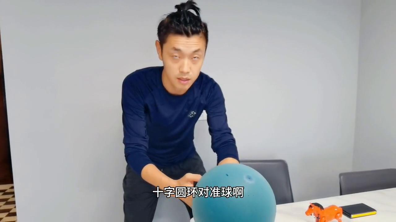 守门员十大最不可思议的扑救方式,守门员接半高球手型