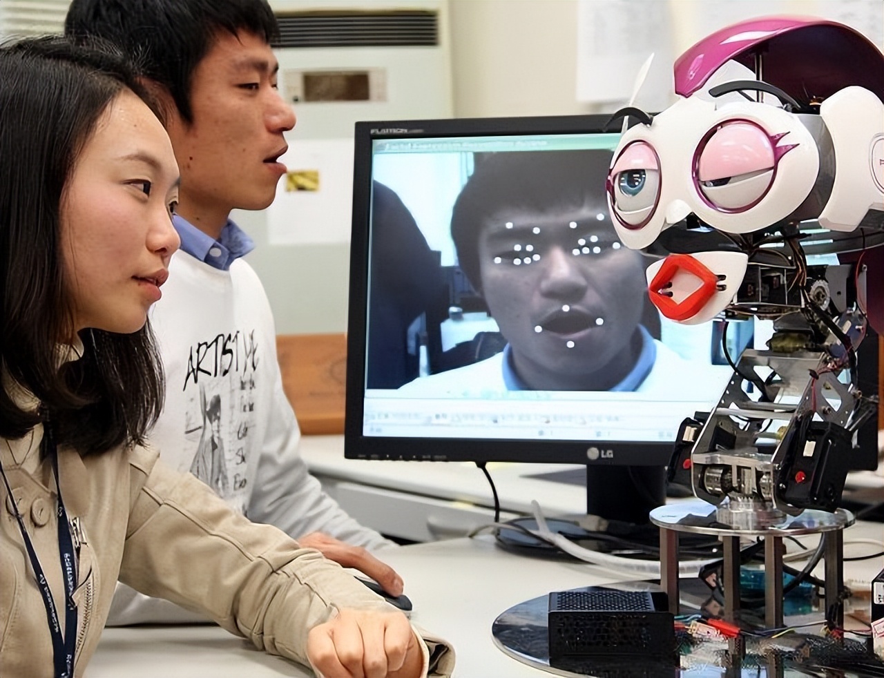 男性机器人引热议,男机器人和女机器人的区别