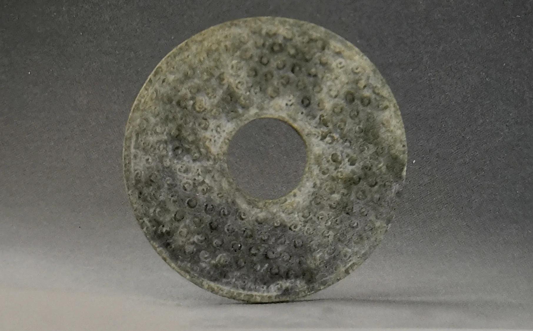 流失海外的商周玉器,商周遗址出土石家河玉器