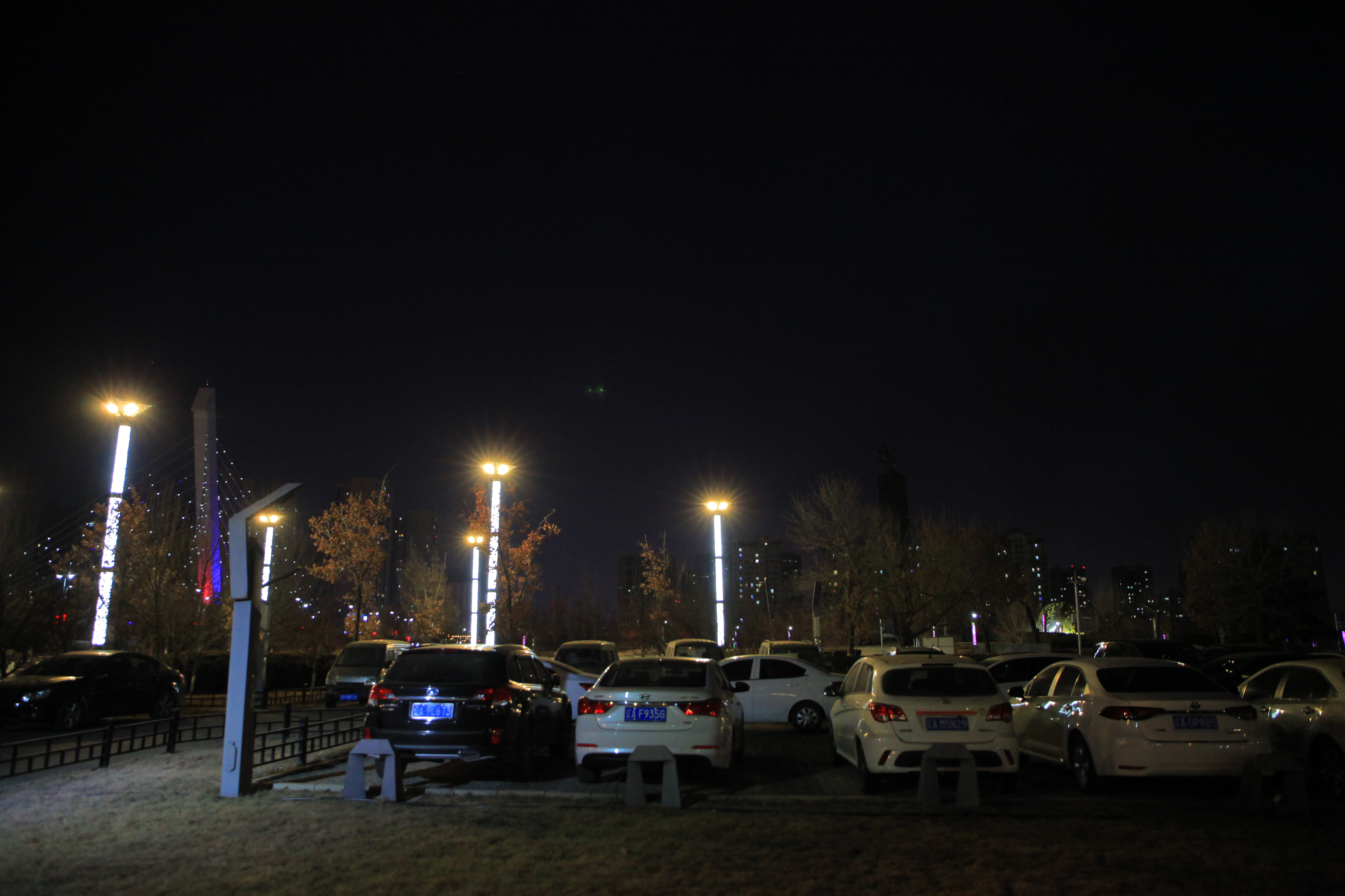 预算7000元买个全画幅单反相机拍风景，如何选择机型和镜头？