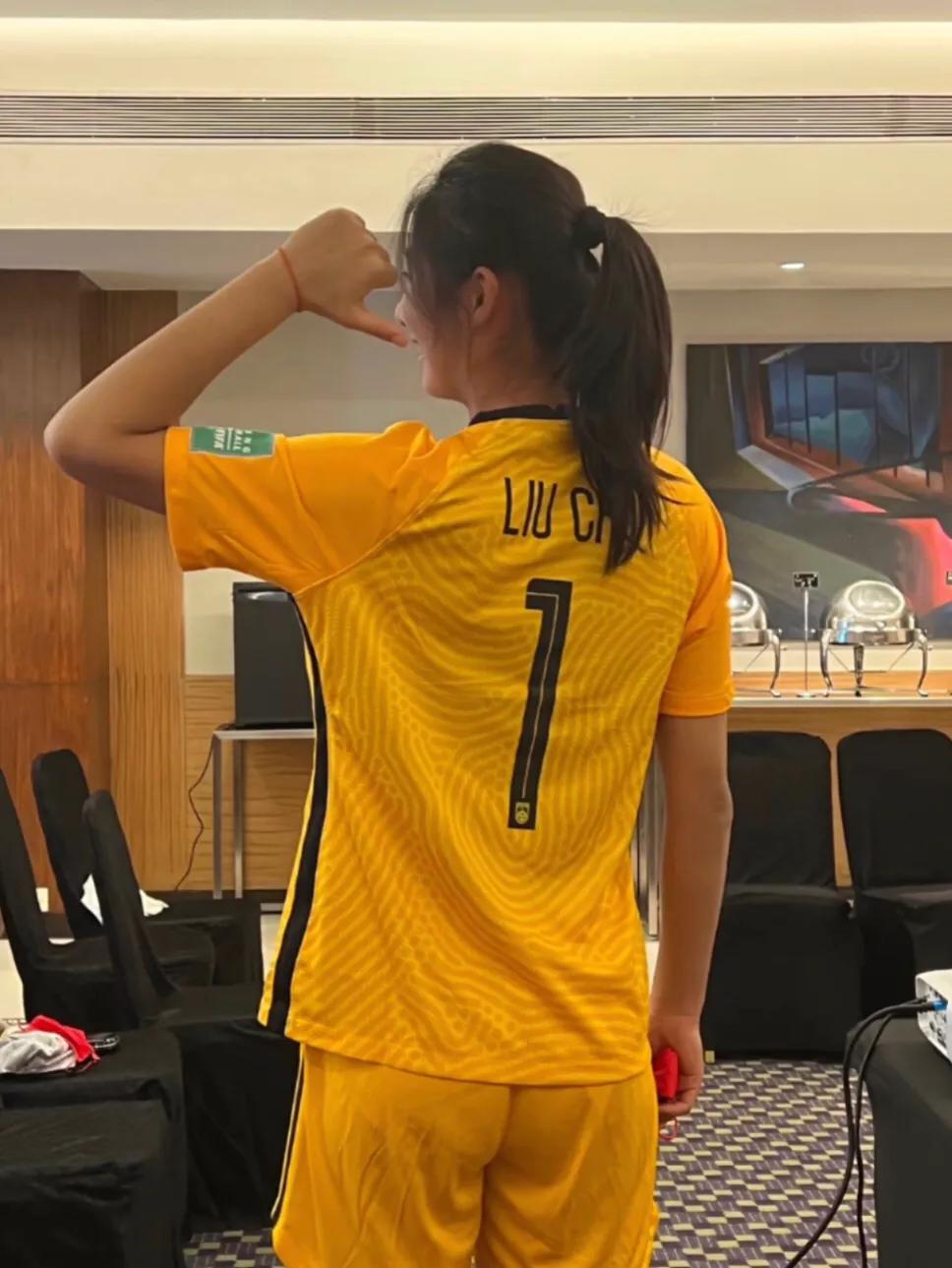 u17女足世界杯门将刘晨扑球合辑,u17女足门将刘晨照片