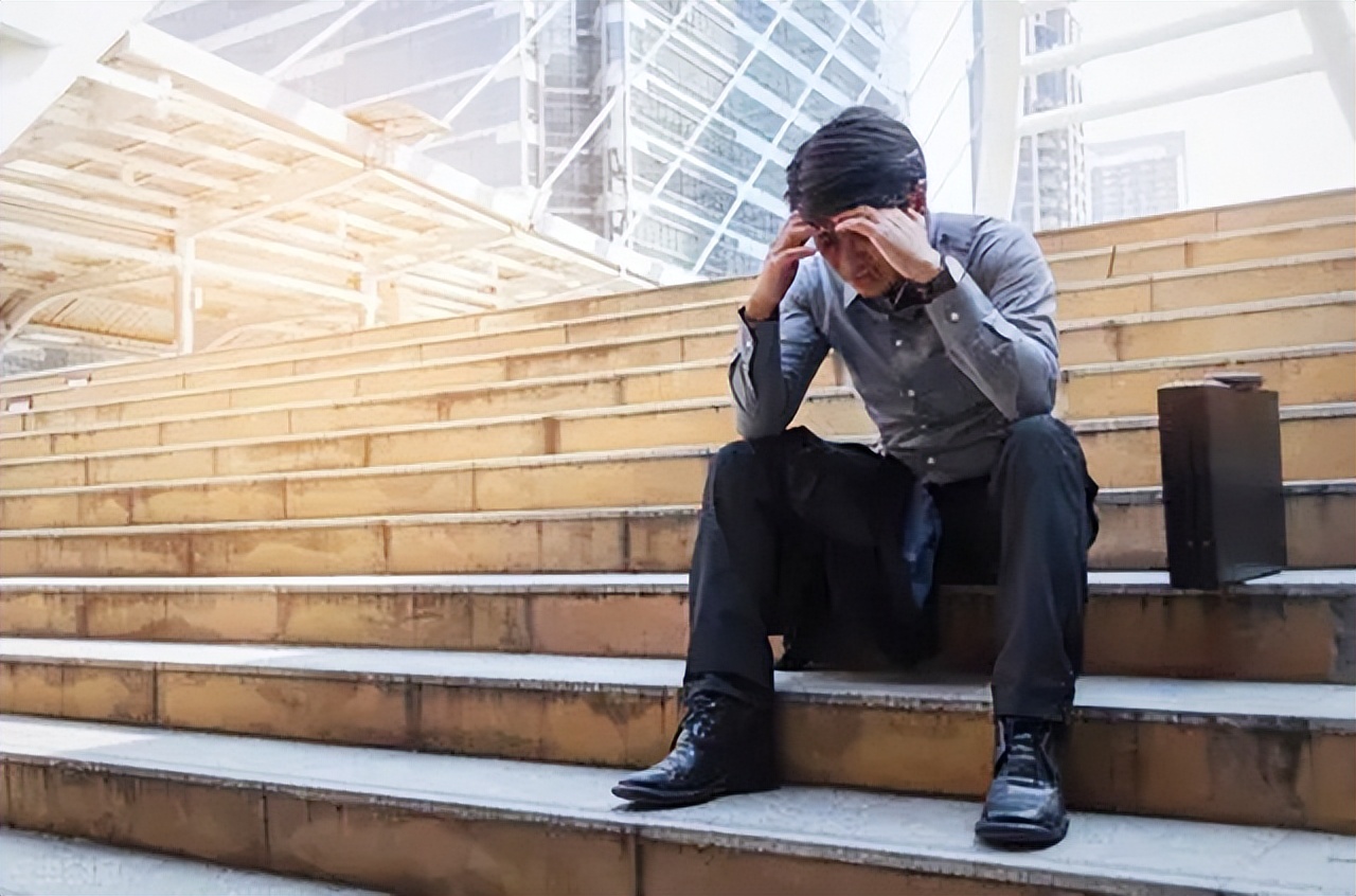 月薪不到一万二，就能每月领一千四补贴？欧洲高福利政策终会反噬