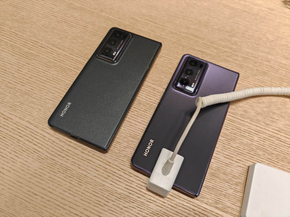 荣耀MagicV2折叠屏测评，5大亮点和2个缺点，8999值得冲吗？