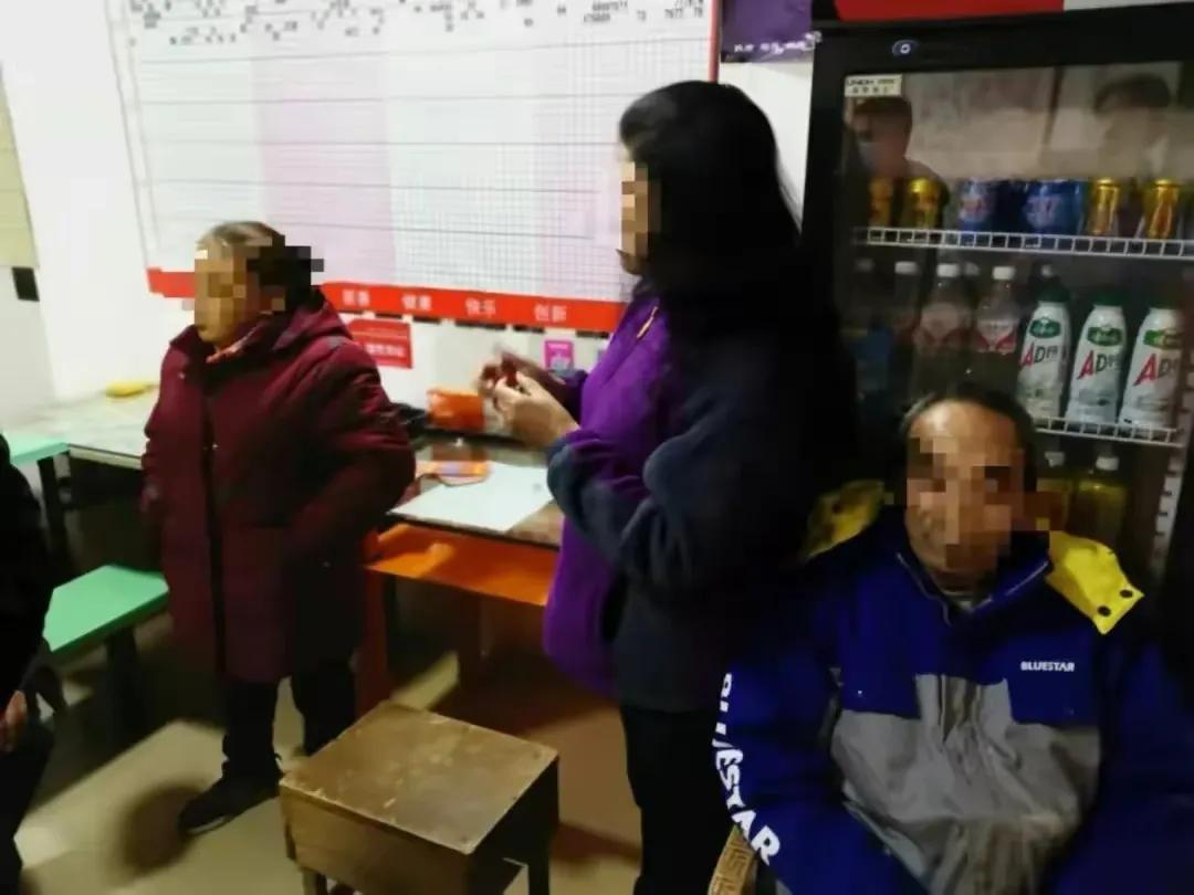 我国内地禁止任何个人和组织经营“*合六**彩”，请周知！