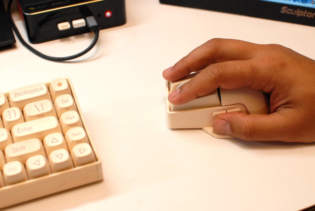 小翅三模无线鼠标评测,鼠标推荐无线三模轻量化透明