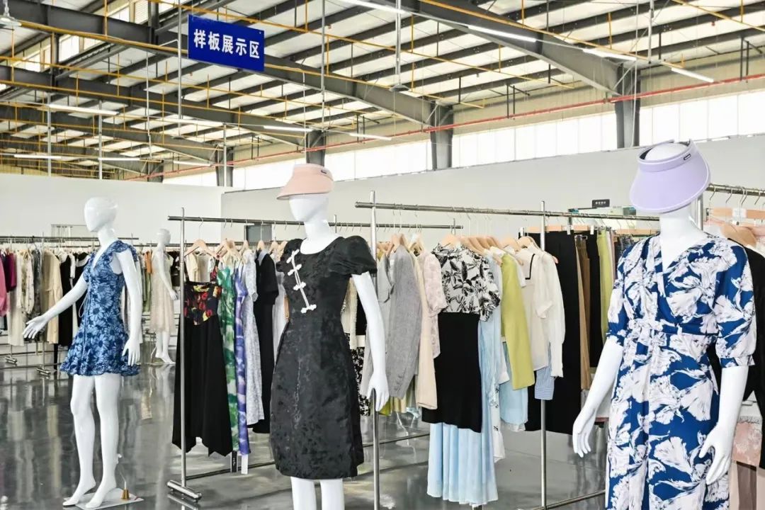 天门服装产业发展规划,天门服装电商产业峰会直播走秀