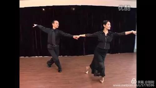 交谊舞入门四步踩点直播,交谊舞入门基础舞步