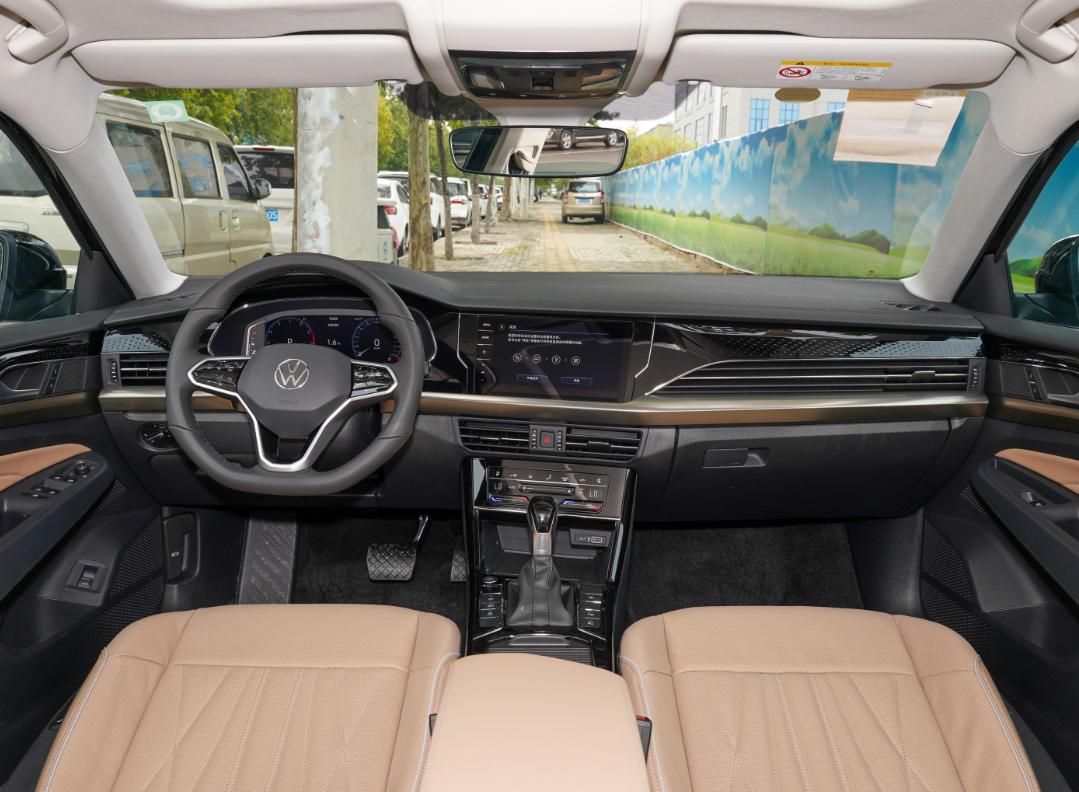 帕萨特对比雅阁哪个更值得买,b级车对决