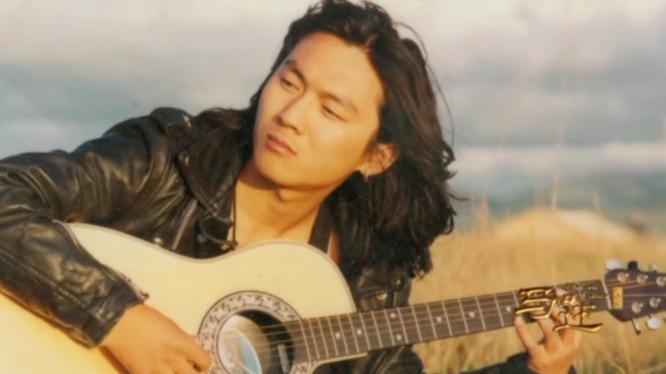 咏梅王菲栾树合影,栾树到底爱王菲还是咏梅