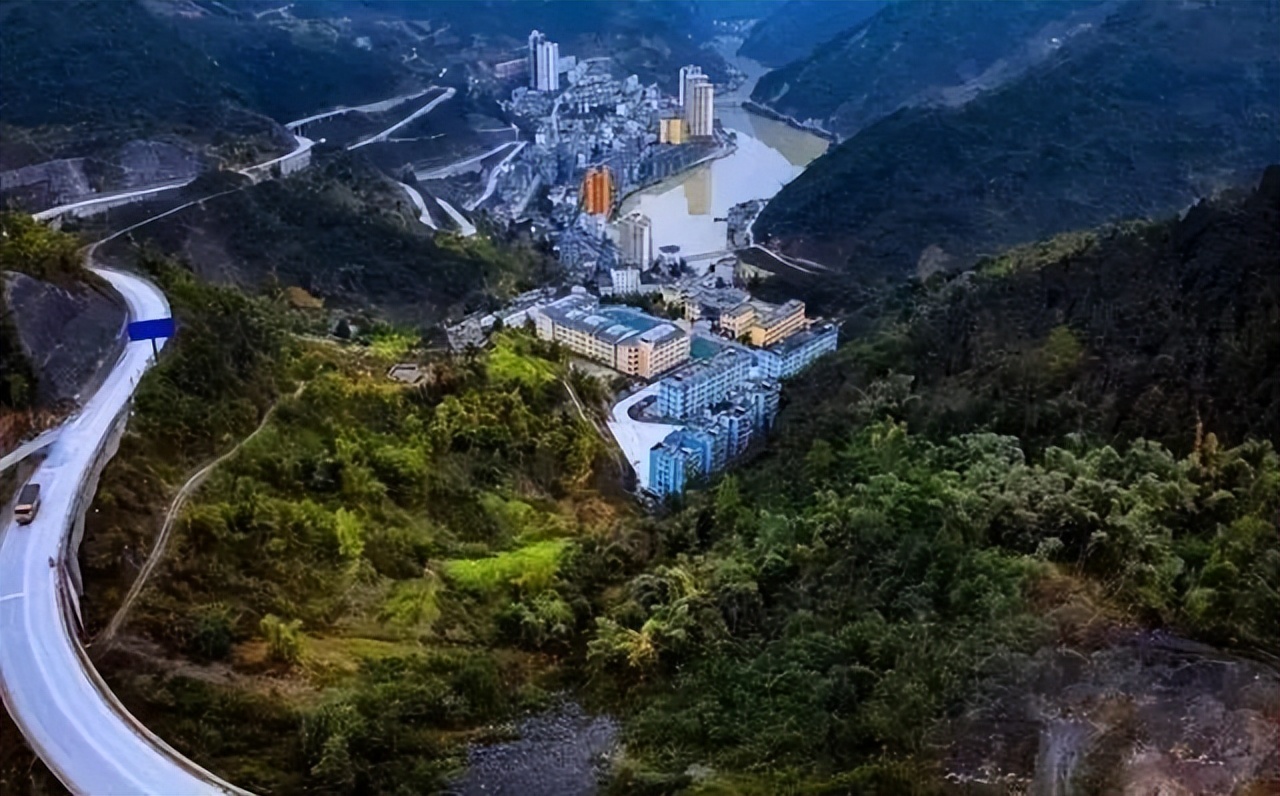 云南的小县城还有没有发展,云南的城市为什么叫州