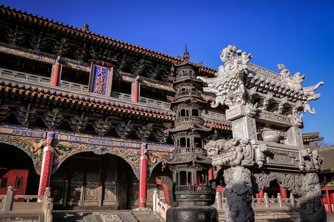 五台山一日游黛螺顶和五爷庙,来到五台山景区佛华山庄五爷庙