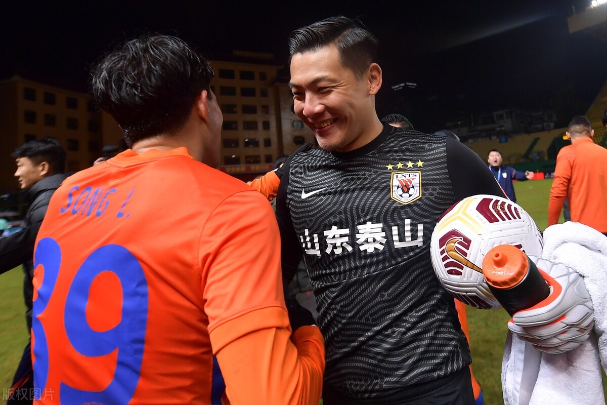 中超鲁能泰山大胜,中超山东泰山队16连胜