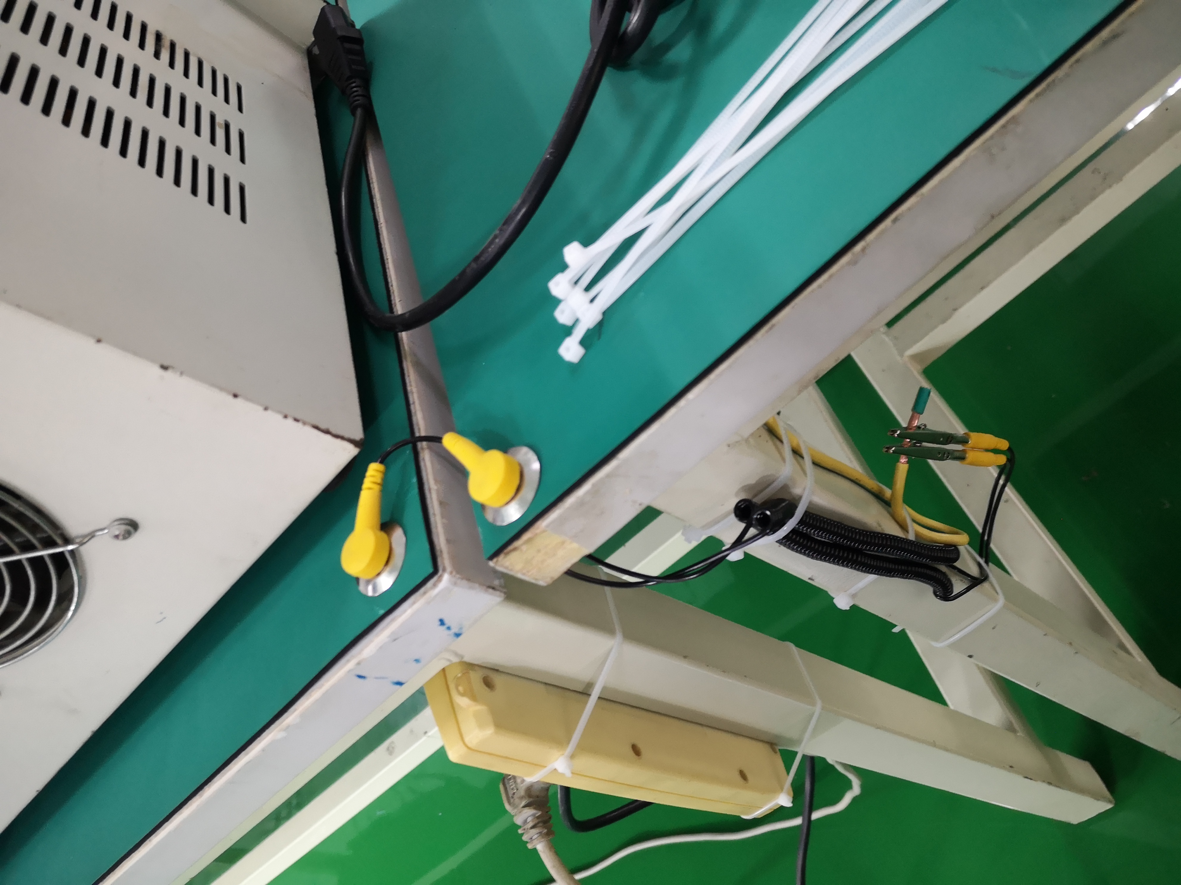 防静电胶盘用途有哪些呢,防静电桌面上能否再铺防静电胶皮