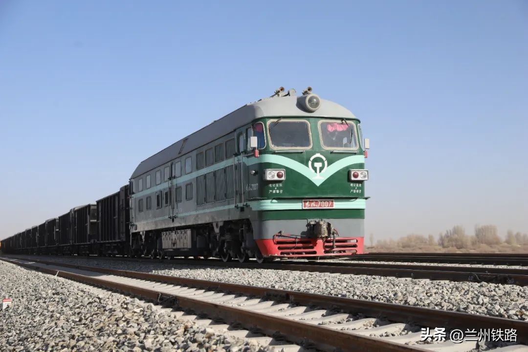 火车车轨怎么焊接,机械焊接铁轨