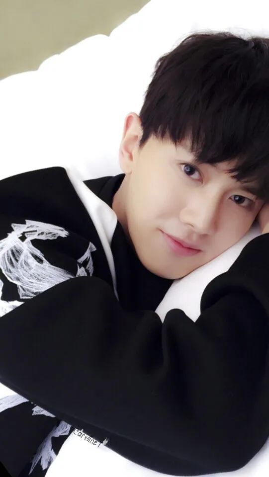 爱豆表格图任嘉伦,任嘉伦头像帅气高清粉色