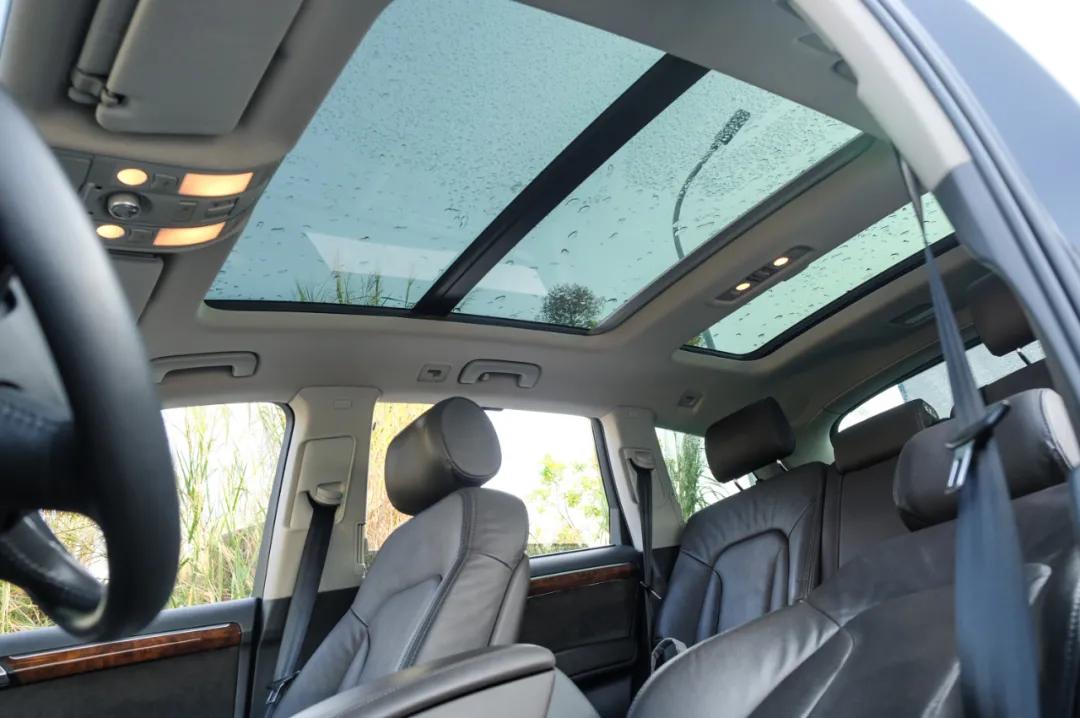 奥迪q7quattro脱困强大到可怕,奥迪07款q7quattro雪地爬坡