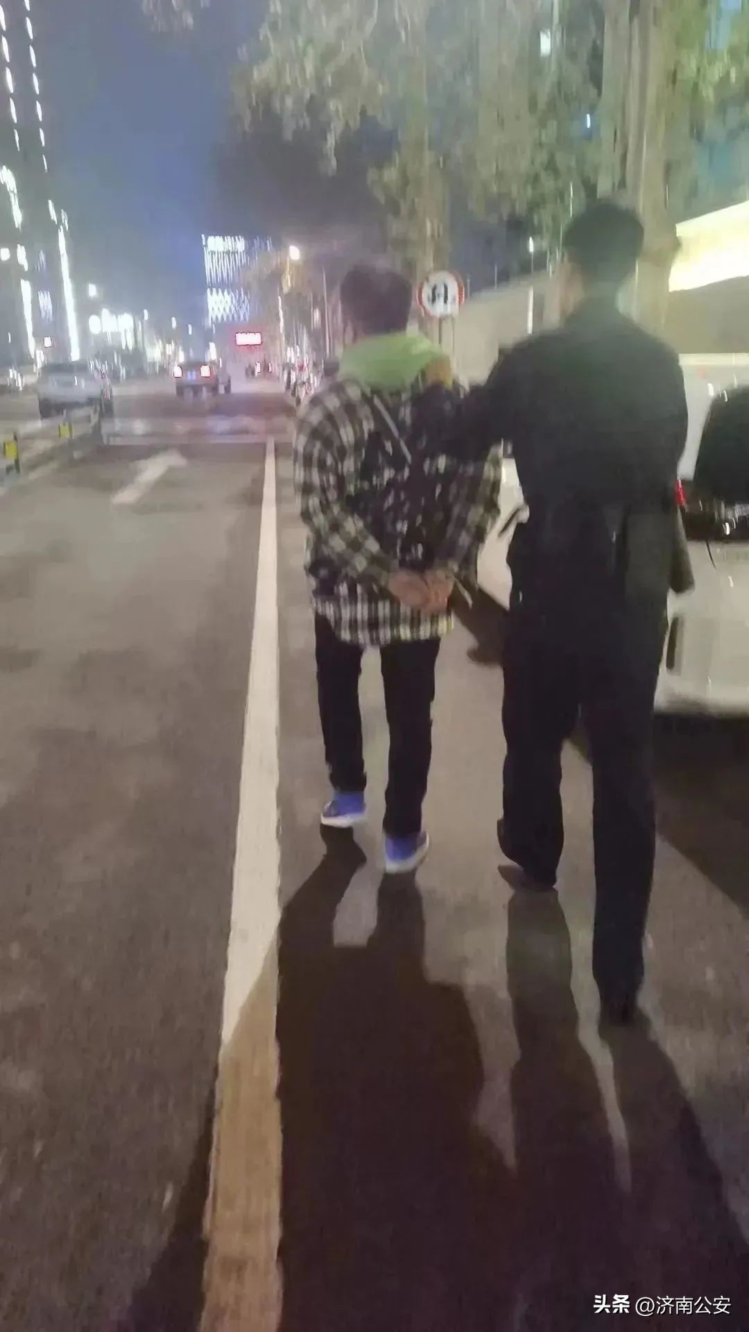 男子倒卖cba门票被抓,多名黄牛倒卖cba总决赛门票被行拘