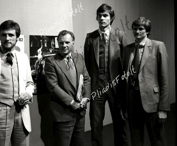 nba2konline2萨博尼斯和姚明,姚明生涯最强一战nba