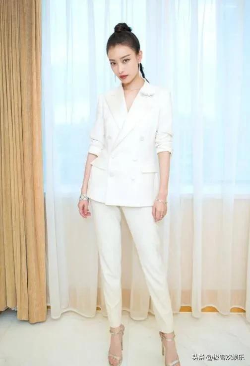 衣架子西装写真,男明星穿西装谁最好看