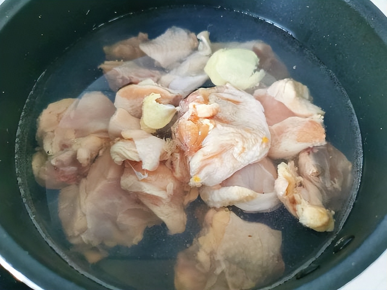 炖鸡肉别直接焯水教你正确做法,炖鸡肉不腥不柴的秘诀