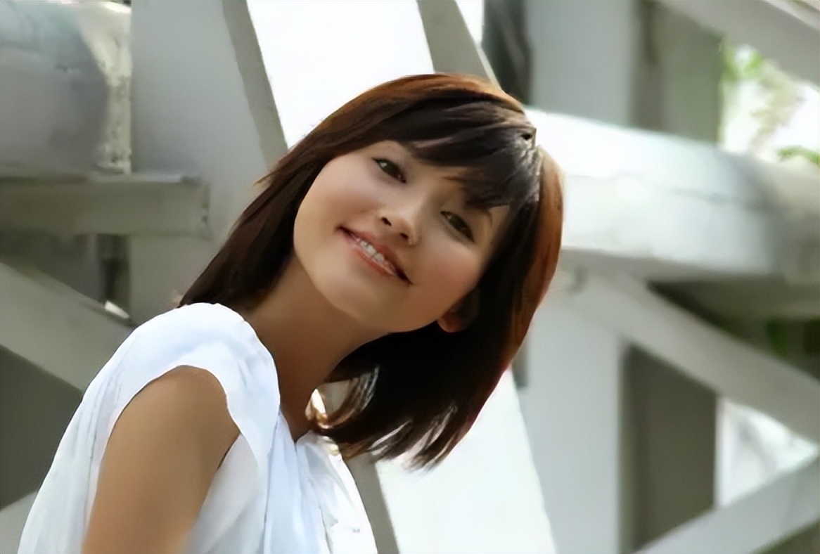 金莎：从“萌甜小妹”成“绯闻女王”，她是怎么一步步走到今天的