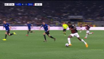 米兰挥舞断剑殊死一搏小因扎吉鞘里藏刀后发制人