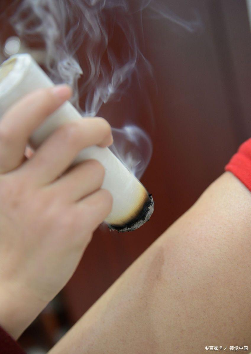 脸色发黄，发青，发黑是寒气重，散下寒，做个肤色红润的小美女吧