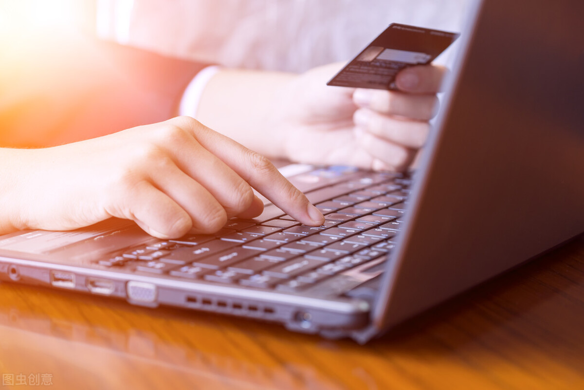 网上购物的利与弊Advantagesanddisadvantagesofonlineshopping