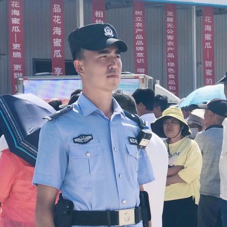 翰墨书香写忠诚挥毫泼墨绘平安