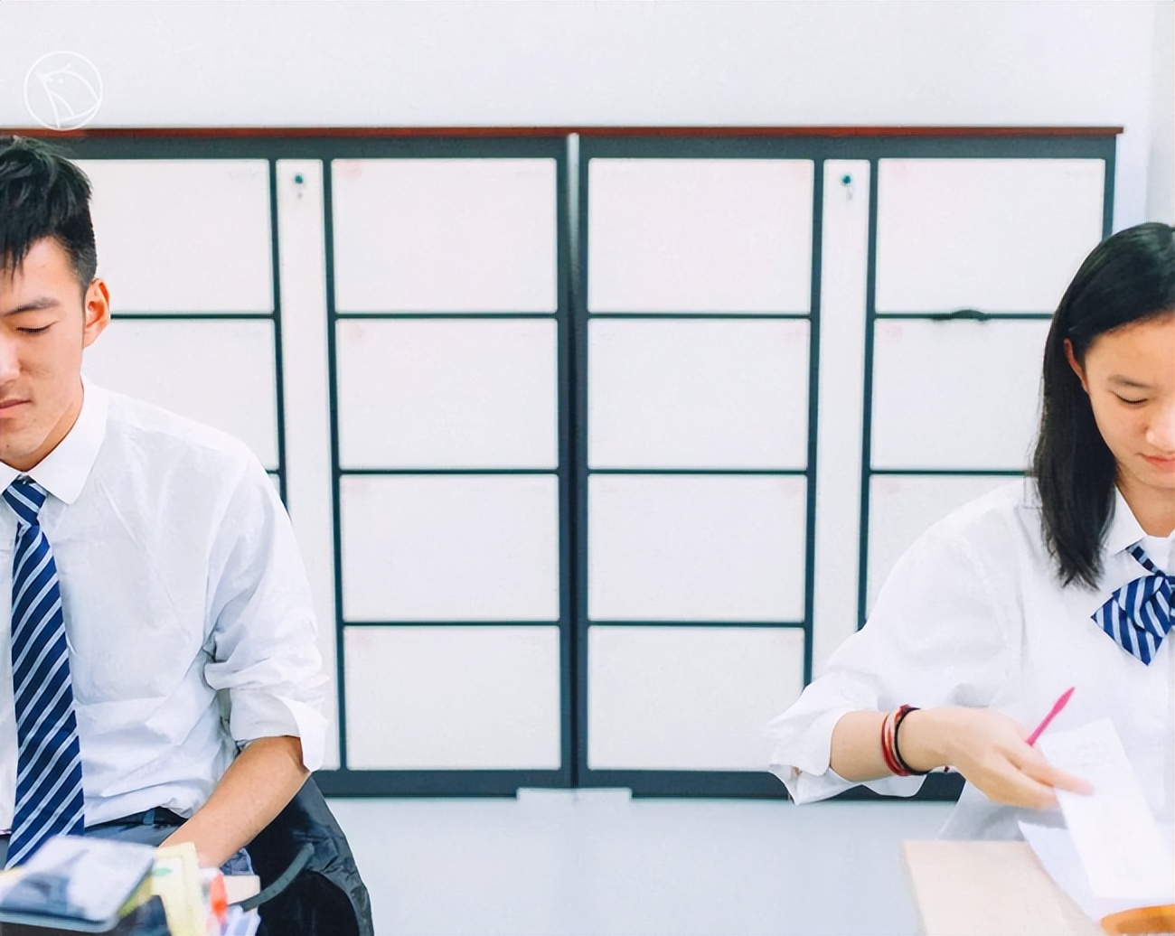 这个校园“*拍偷**狂魔”,拍下了95后的绝版青春